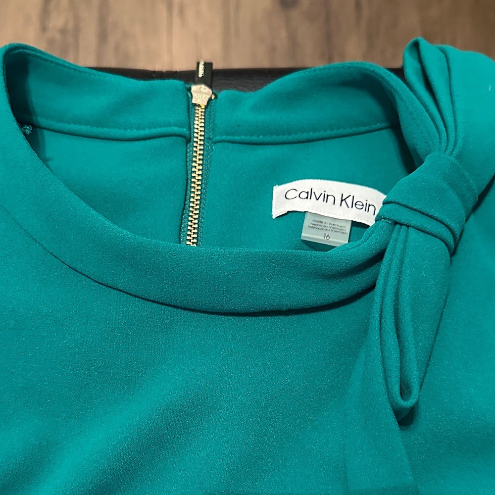 Calvin Klein Green Dress with Knot Accent